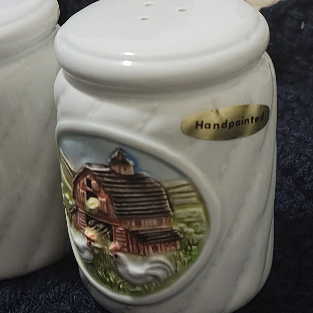 Vtg Gibon Salt Pepper Shakers 3.25" White Farm Barn Ducks Chickens Handpainted - Picture 4 of 9